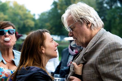 Bild zum Film «Die Welt der Wunderlichs – Strickkino Spezial»